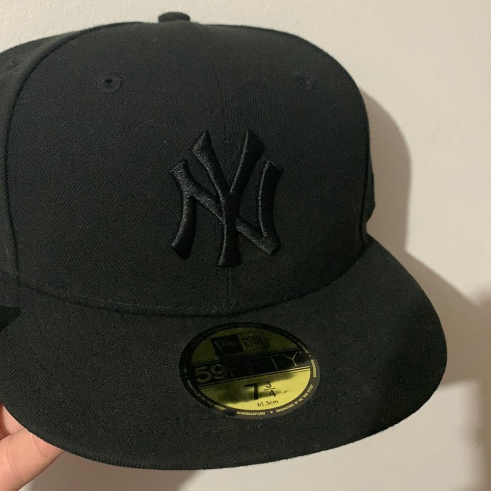 Black NY hat. The size is seven and three fourths. Great condition.
